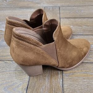 Y-Not? Booties, Size 9